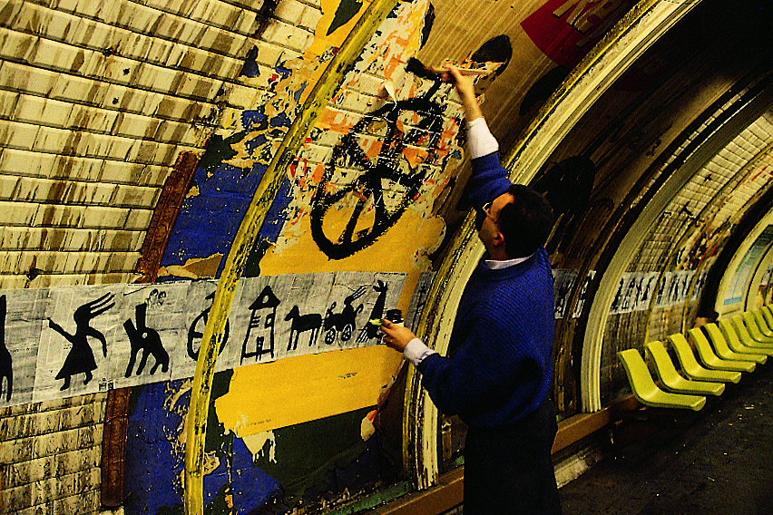 nadim karam artwork paris metro station